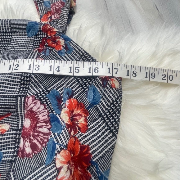 Wide leg Monteau jumpsuit with pockets! - Picture 4 of 11
